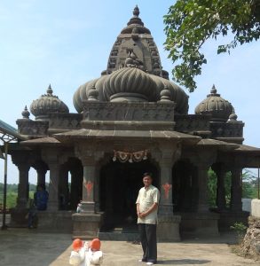 मुडावद ता.शिदखेडा येथील तापी,पांझरा गुप्तगंगा संगमावर “पुण्यश्लेाक अहिल्यादेवीने संगमावर बांधलेले सुबक,नक्षिदार दगडी मंदिर